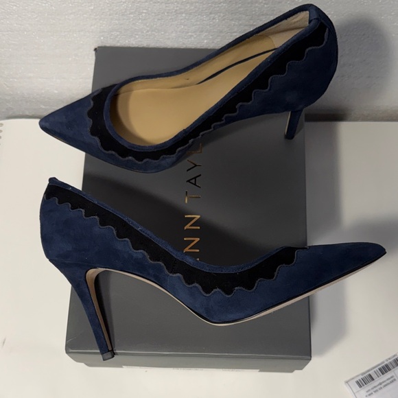 NIB Ann Taylor Ramona Midnight Blue / Black Leather Suede scallop pumps - Picture 4 of 9